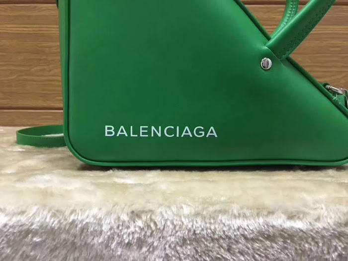 BALENCIAG巴黎世家 17秋冬 爆款三角包 原版進口皮 476975  BL1837